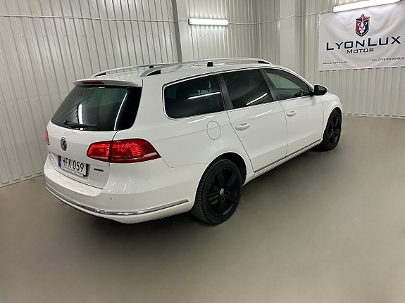 Volkswagen Passat 13 of 28