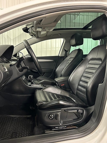 Volkswagen Passat 18 of 28