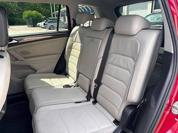 Volkswagen Tiguan Allspace 14 of 18
