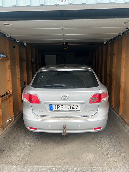 Toyota Avensis 2 of 5