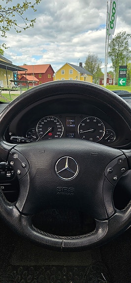 Mercedes-Benz C180 9 of 14