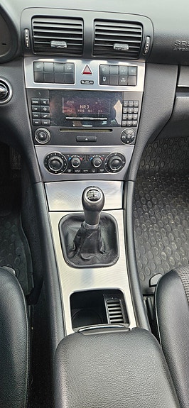 Mercedes-Benz C180 10 of 14