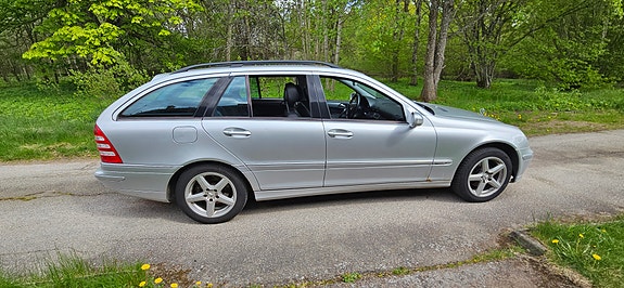Mercedes-Benz C180 3 of 5