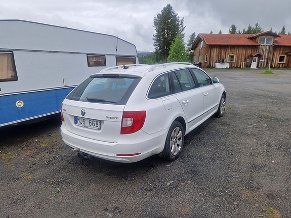 Skoda Superb 2 of 3