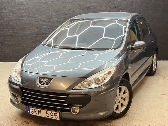 Peugeot 307 2 of 5
