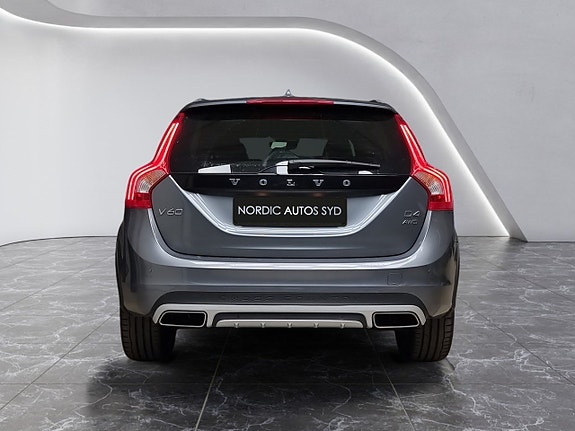 Volvo V60 Cross Country 4 of 5
