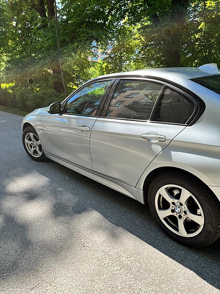 BMW 318d 3 of 9