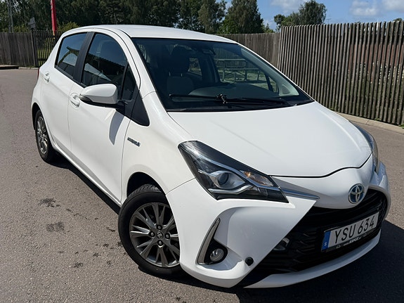 Toyota Yaris 2 of 19