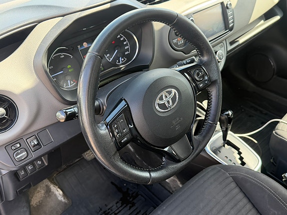 Toyota Yaris 9 of 19