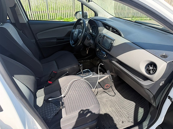 Toyota Yaris 13 of 19