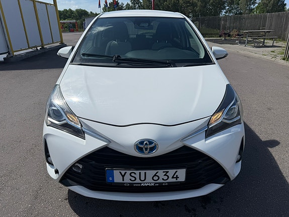 Toyota Yaris 7 of 19