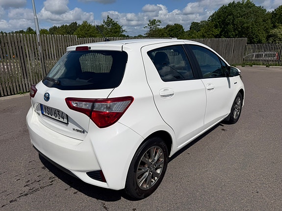 Toyota Yaris 4 of 19