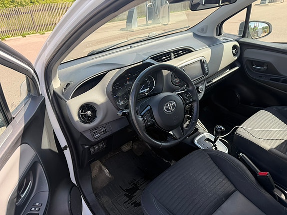 Toyota Yaris 12 of 19