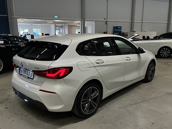 BMW 118i 4 of 5