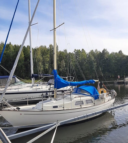 Båthus med Amigo 23 på kärra vid Räveln och båtplats Näsviken, Åmål. - Båthus med segelbåt Amigo23 på båtvagn samt bryggplats vid Näsviken Åmål 2026 4 of 4