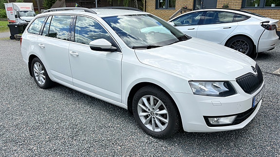 Skoda Octavia 2 of 5