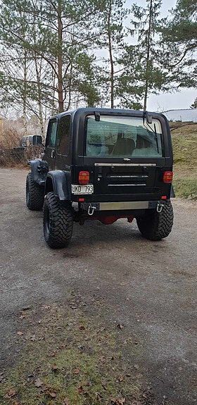 Jeep Wrangler 4 of 5