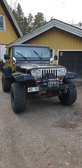 Jeep Wrangler 2 of 5