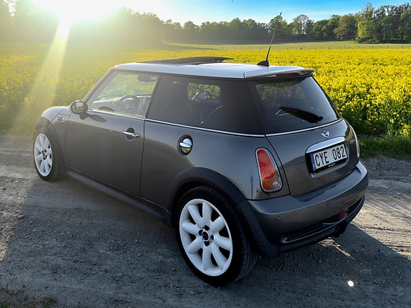 MINI Cooper S 4 of 5
