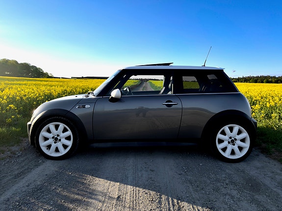 MINI Cooper S 3 of 5