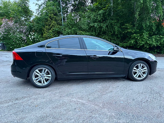 Volvo S60 3 of 4