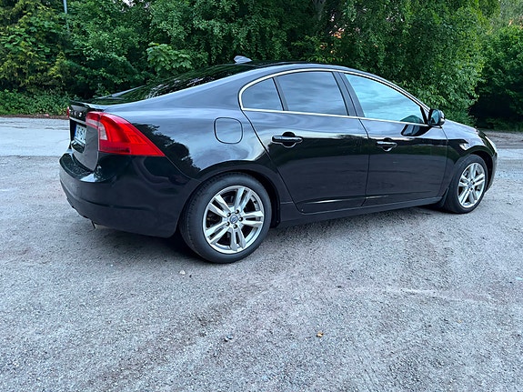 Volvo S60 2 of 4