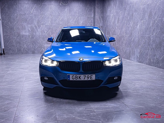 BMW 320 2 of 5