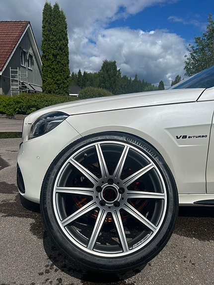 Mercedes-Benz E63 5 of 5