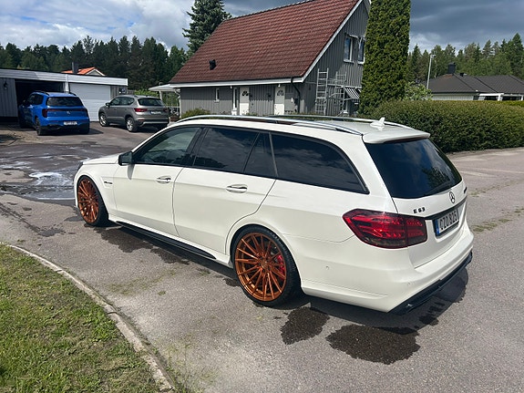 Mercedes-Benz E63 2 of 5