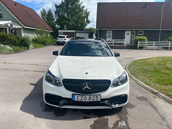 Mercedes-Benz E63 4 of 5
