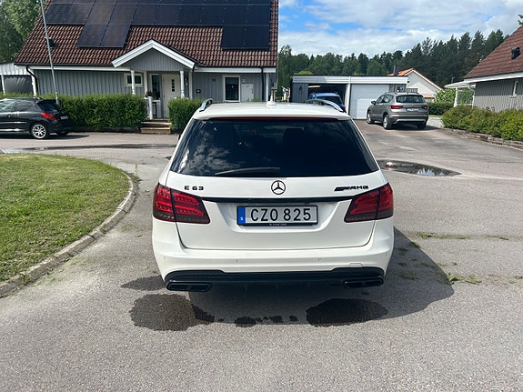 Mercedes-Benz E63 3 of 5