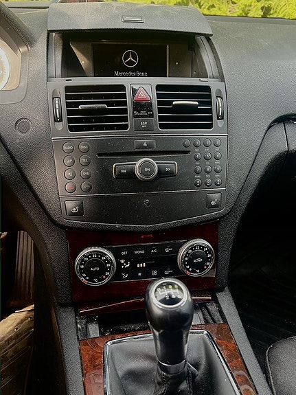 Mercedes-Benz C180 4 of 4