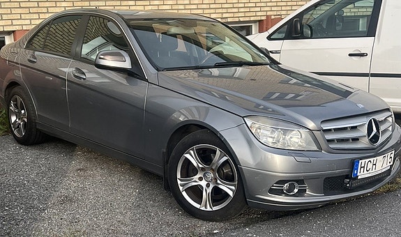 Mercedes-Benz C180 2 of 4