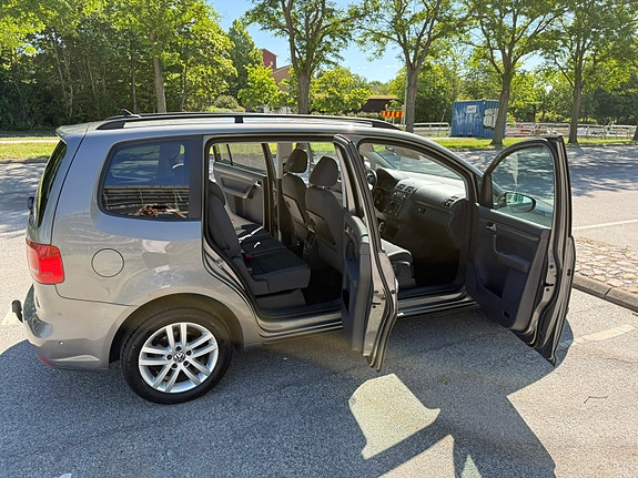 Volkswagen Touran 3 of 5