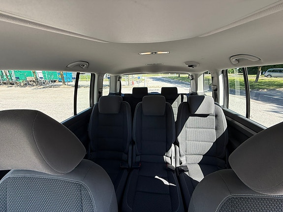 Volkswagen Touran 4 of 5