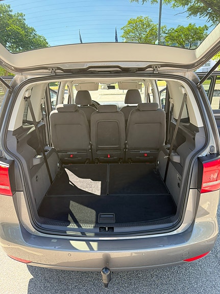 Volkswagen Touran 7 of 9
