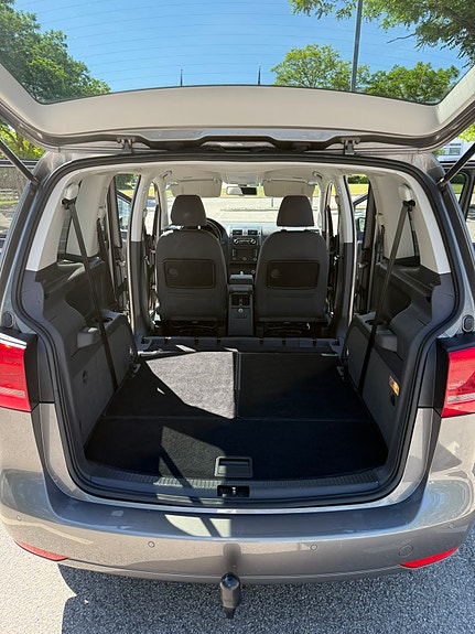 Volkswagen Touran 6 of 9