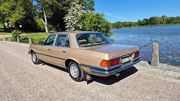 Mercedes-Benz 280 SE 4 of 5