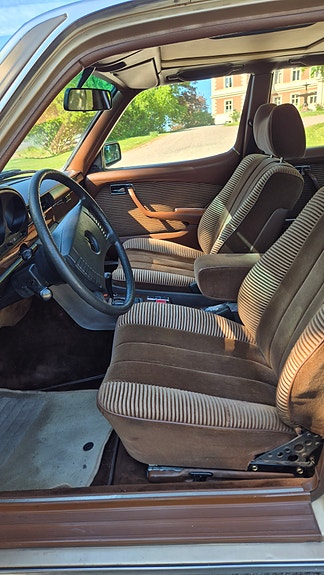 Mercedes-Benz 280 SE 18 of 20