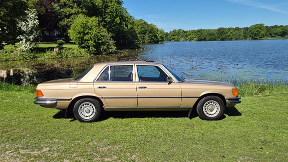 Mercedes-Benz 280 SE 3 of 5