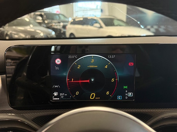 Mercedes-Benz A180 d 17 of 19