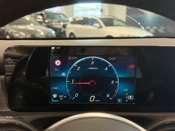 Mercedes-Benz A180 d 16 of 19