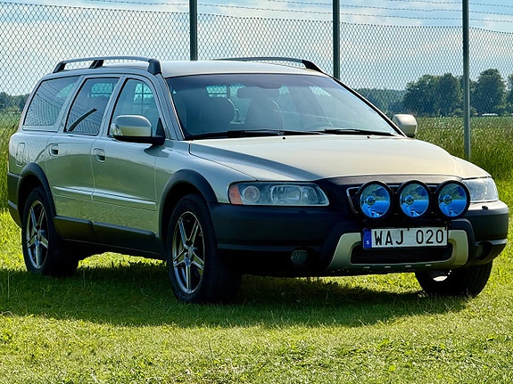 Volvo XC70 2 of 5