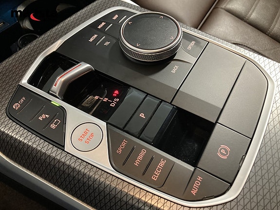 BMW 330e 18 of 19