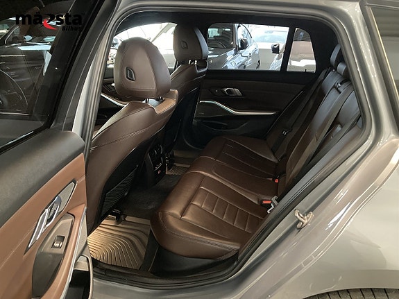 BMW 330e 11 of 19