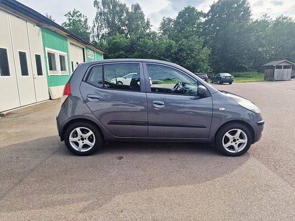 Hyundai i10 2 of 13