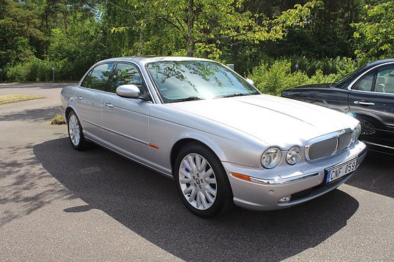 Jaguar XJ 9 of 9
