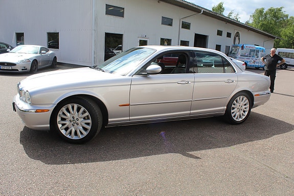Jaguar XJ 5 of 9