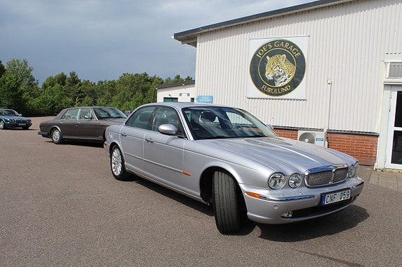 Jaguar XJ 2 of 9