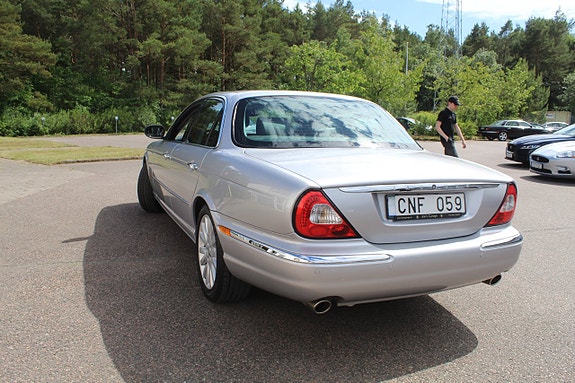 Jaguar XJ 4 of 9